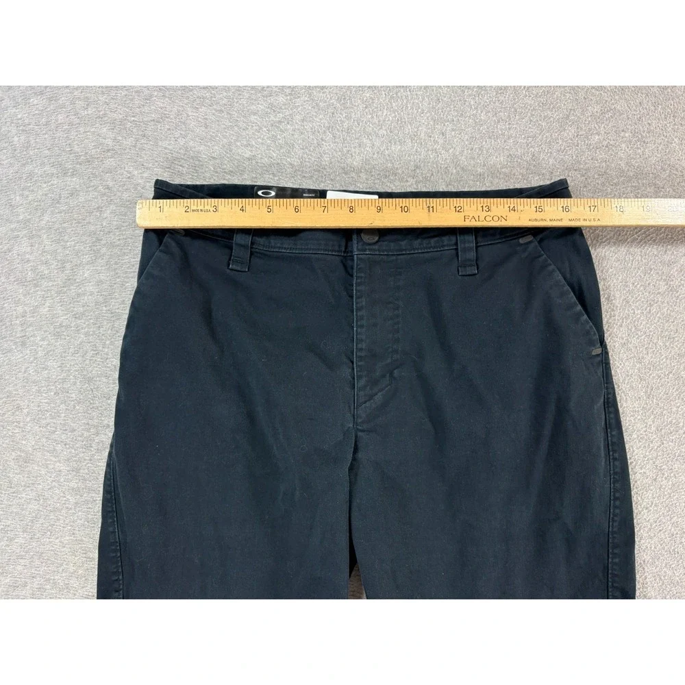 Oakley Cotton Blend Regular Fit Chino Shorts (Men's 32) Black - 10